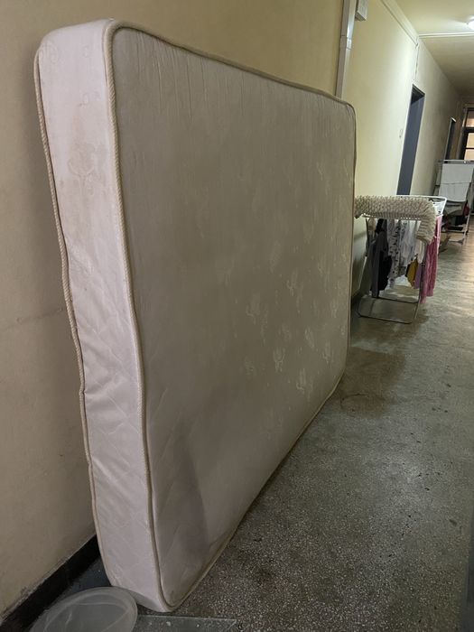 Vând saltea 160x200