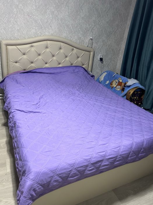 Продам кровать с матрасом вместе с комодом