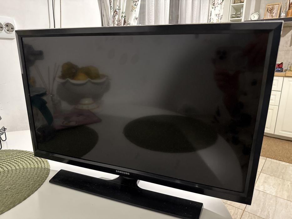Monitor / TV Led Samsung 63 cm diagonala