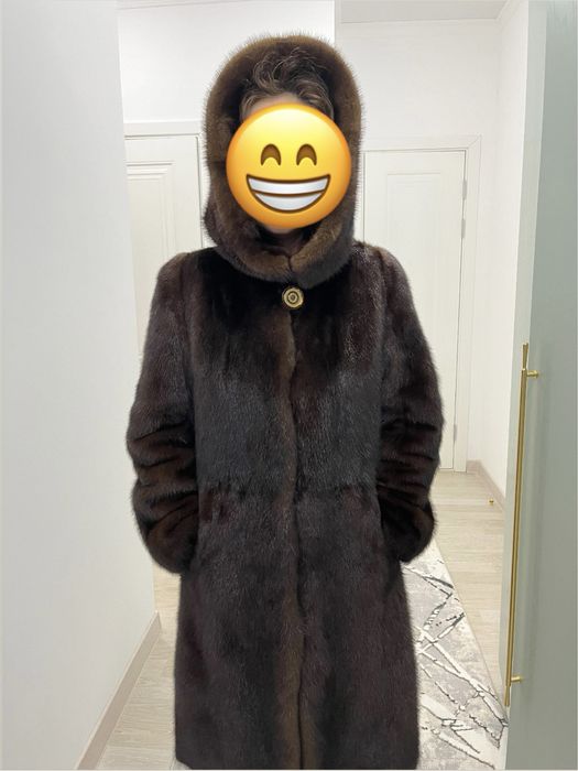 Шуба с глубоким капюшоном