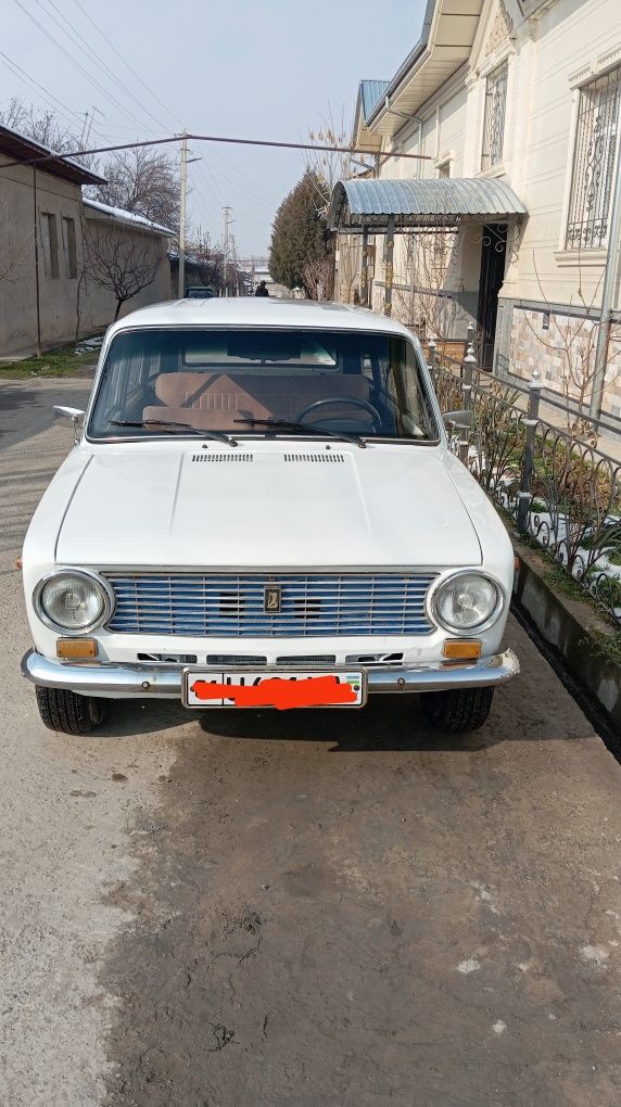 Vaz 2102 sotladi