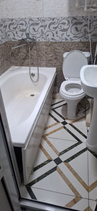 1   Хоналик  яанги гиштлик квартира сотилади