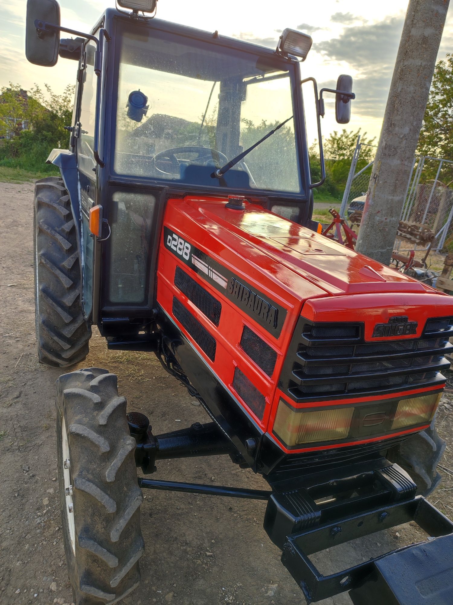 Traktor yaponski shibaura 4x4 SAS inventara