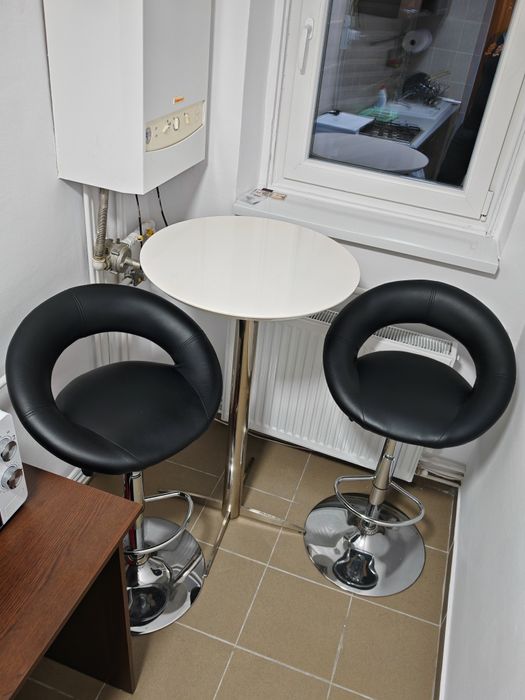 Set Nou Masa de bar cu 2 scaune hidraulice reglabile