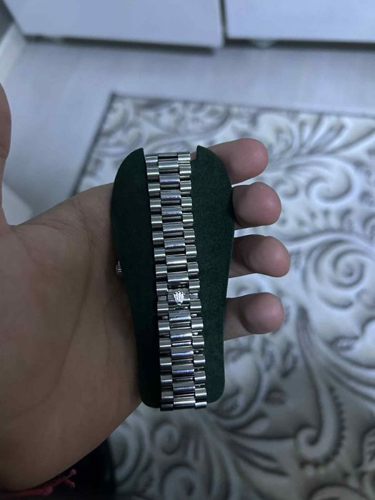 Rolex date just чисто нов