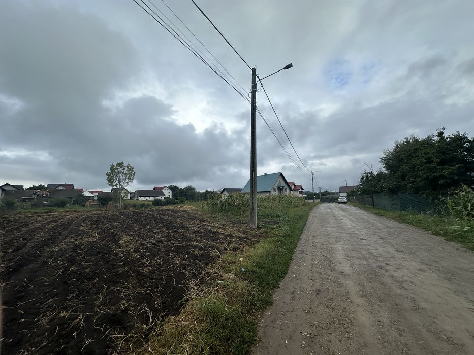 Vând teren intravilan