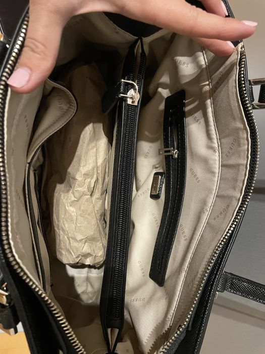 NOU Poseta/genta Guess