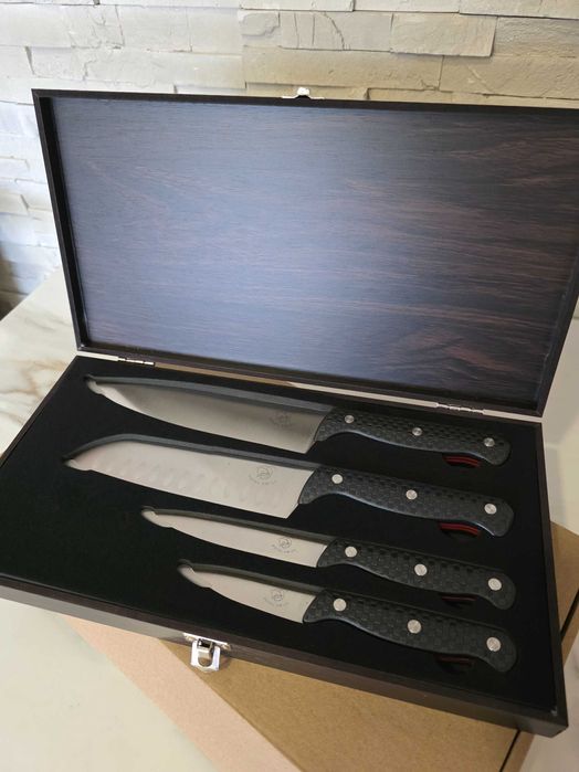 Сет ножове в дървена кутия 80