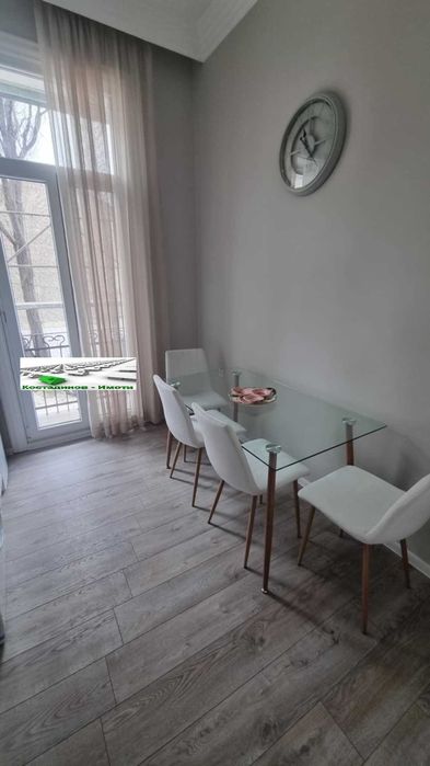Дава се под наем Етаж от къща в Пловдив, Център - 90 кв.м за 918 € - Снимка #9