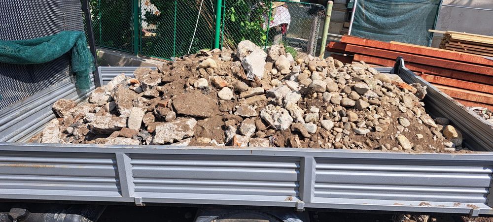 Transport basculabil -pietriș ,nisip ,moluz