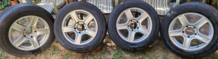 Jante cu anvelope Grand Vitara r17 5x139.7 et0