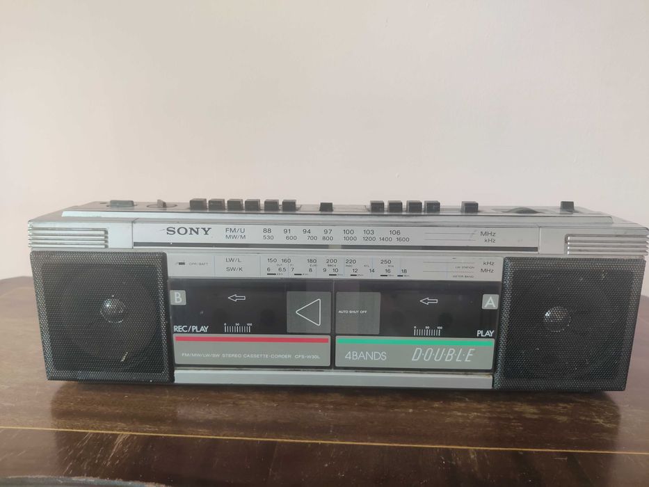Sony CFS-W30L двоен радиокасетофон от 1987, дълги, средни,къси и УКВ