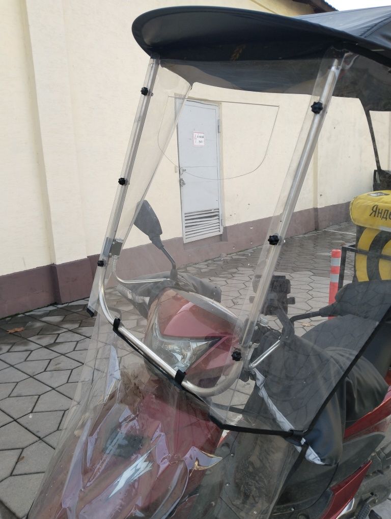 Ветровик / Крыша / Дождевик / Зонт для мопеда, скутера, мотоцикла.