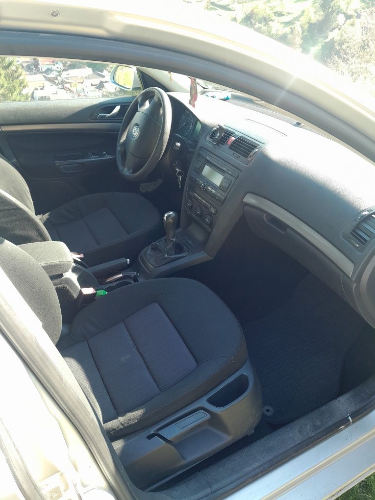 Vând Skoda Octavia 2