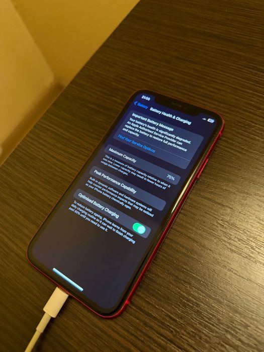 iPhone 11 | 64 GB | Product RED | Работи отлично (батерия 75%)