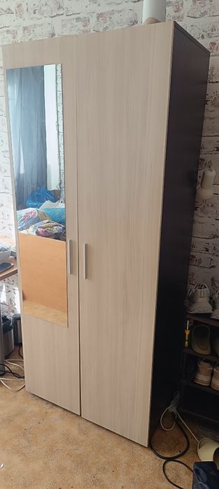Гардероб за дрехи, продава се, защото вече не е необходим.