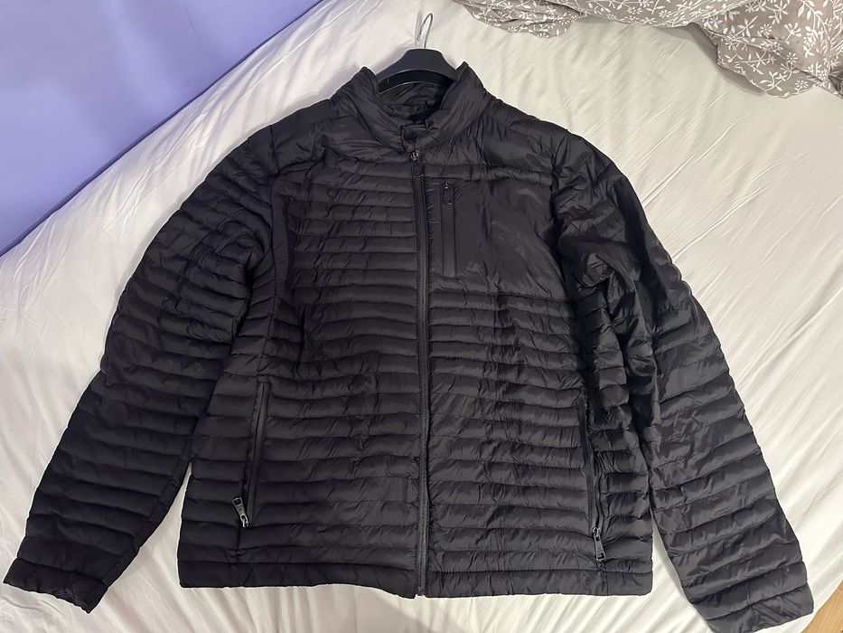 Черно леко яке – модерно, удобно и топло, отлично състояние!