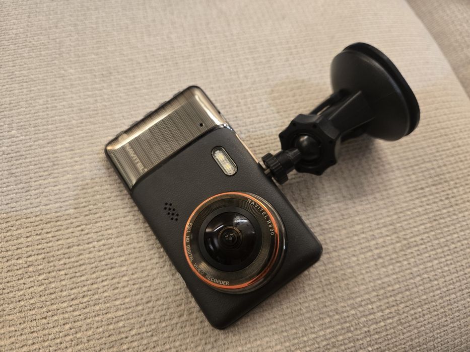 Camera video auto Navitel R800