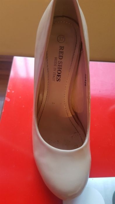 Vand pantofi de lac nude