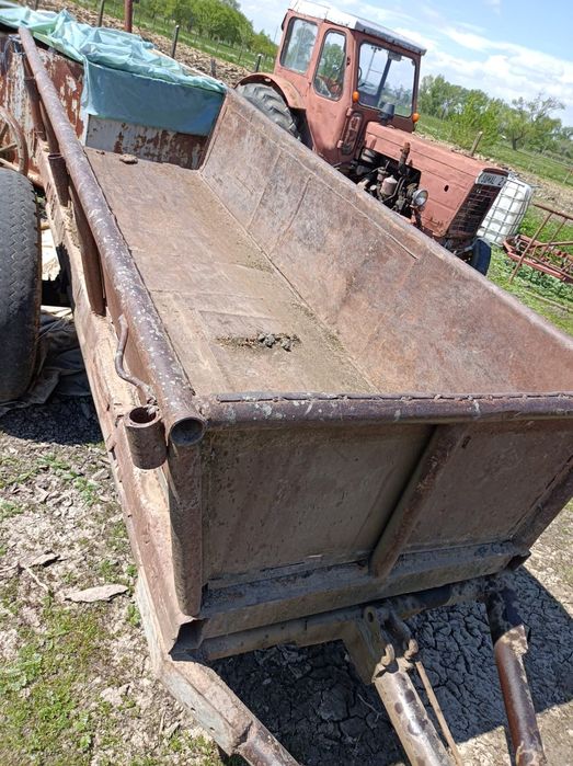 Vând remorca pentru tractor