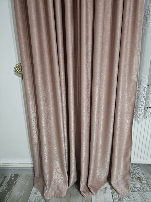 Vand 2 bucati draperie
