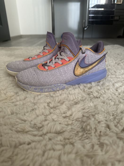LeBron 20 Violet Frost