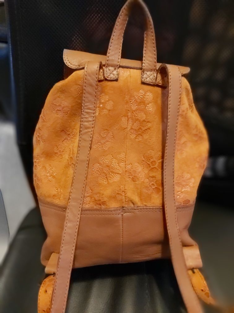 Чанта раничка от ествена кожа