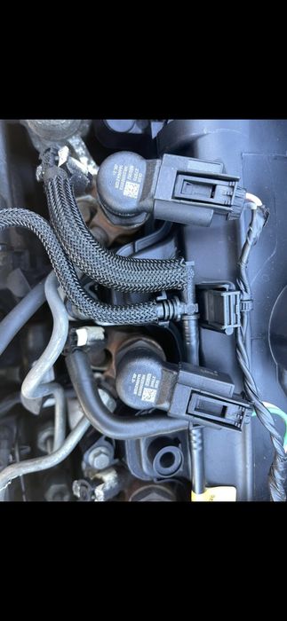 Injector dacia duster euro 6  COD 166066212R