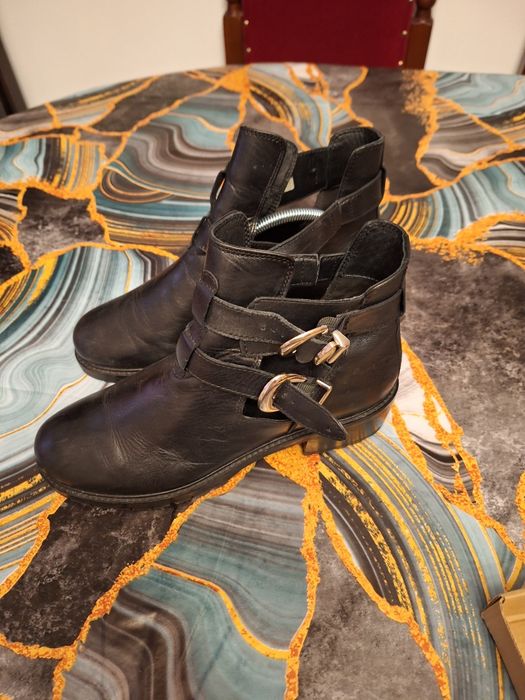 Cisme piele cu catarame stare foarte buna