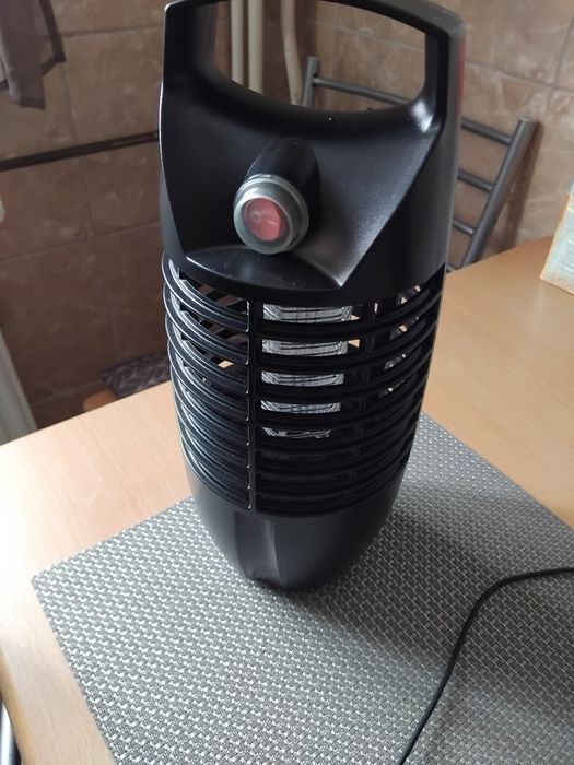 Dispozitiv UV împotriva insectelor