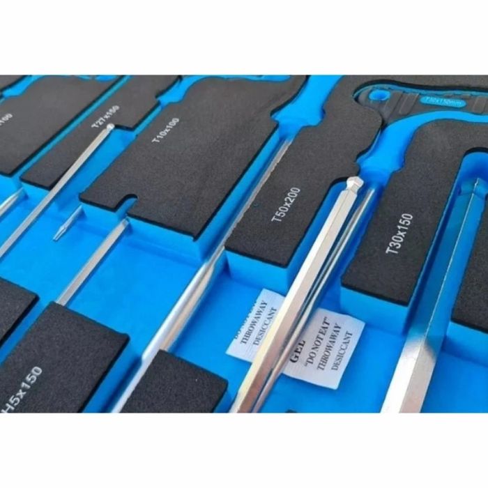 Шкаф с инструменти