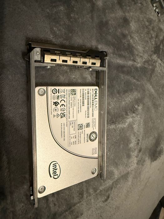 Intel SSD DC S4520 Series 1000 ГБ