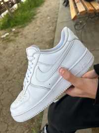 Adidasi air force 1