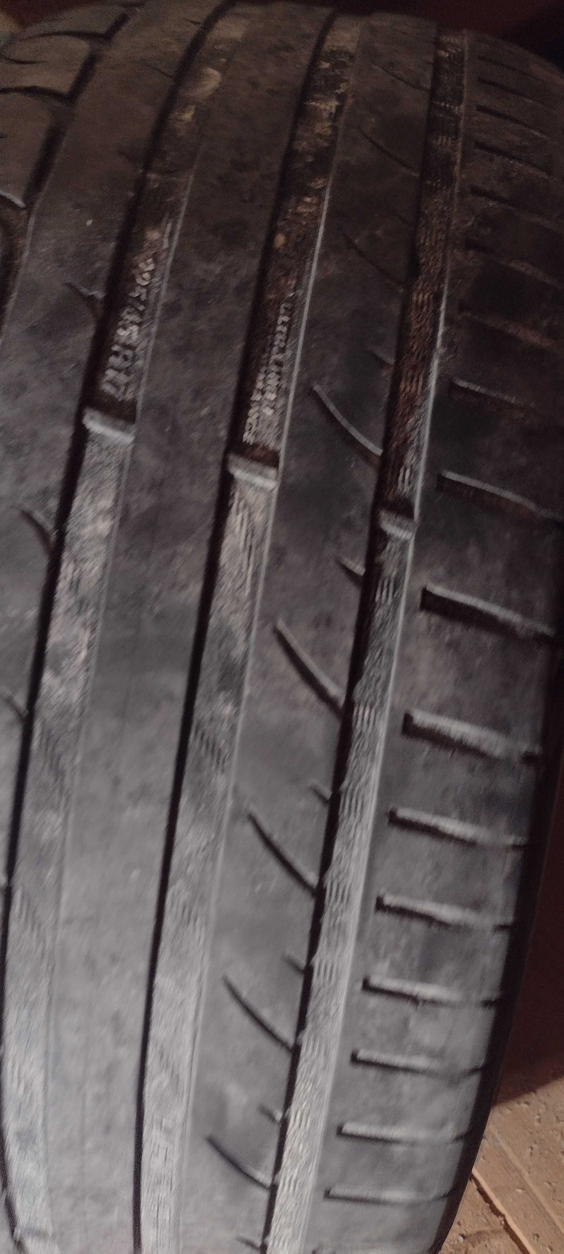 Vând cauciucuri vara 225/45/17
