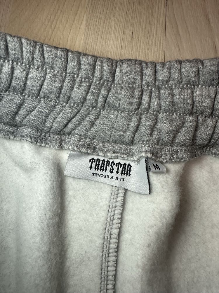 Trapstar екип чисто нов