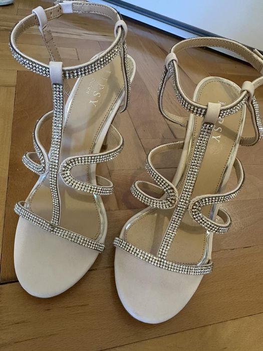 Уникални сандали на Lipsy