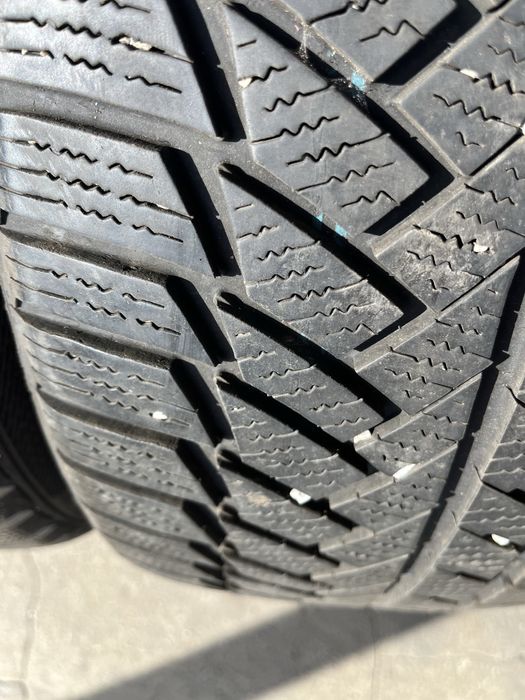2 бр. зимни гуми 235/45/18 Continental 6 mm DOT 3518