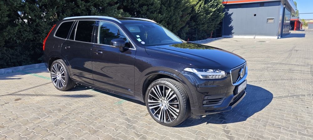 Vând Volvo XC90 7 locuri  plug-in hibrid