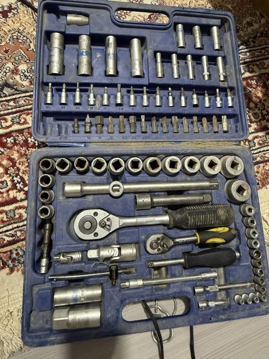 Продаю набор головок и инструментов