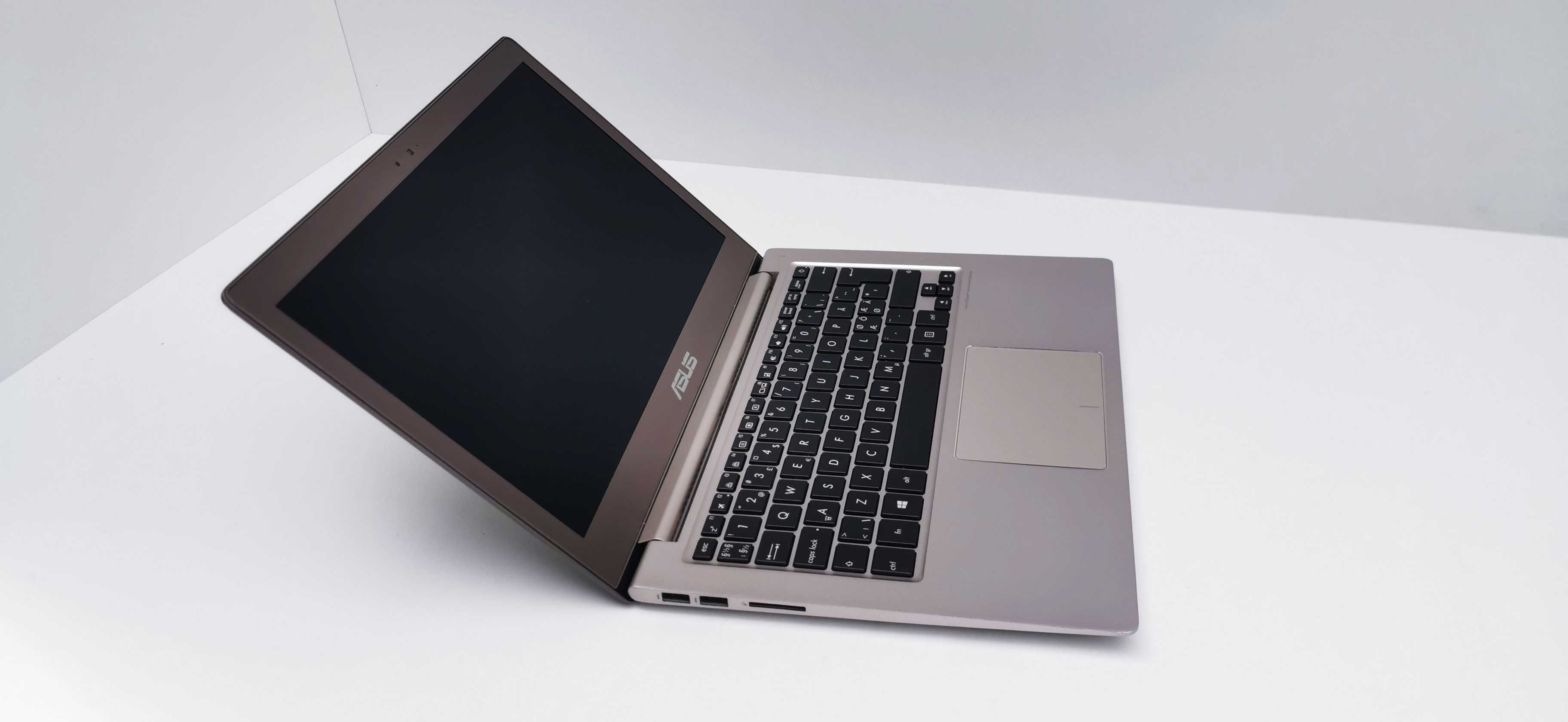 Asus VivoBook 13.3" i7 nVidia GeForce configurabil la cerere