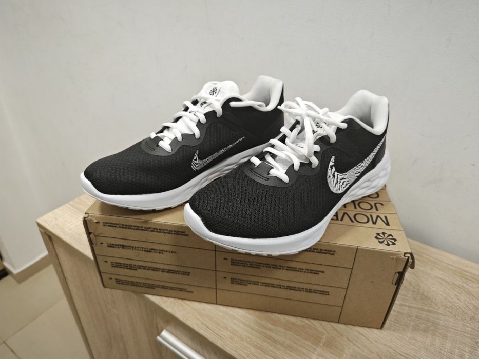 Дамски спортни маратонки Nike