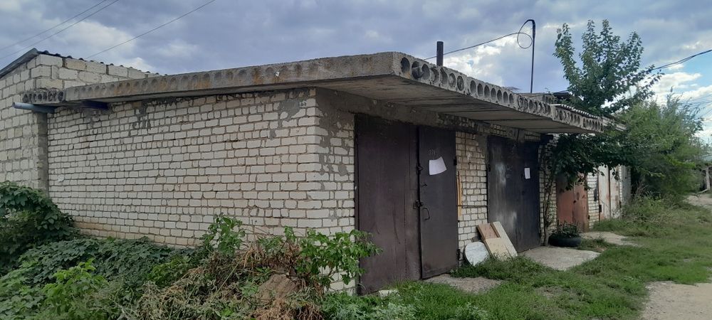 Продам 2 гаража.