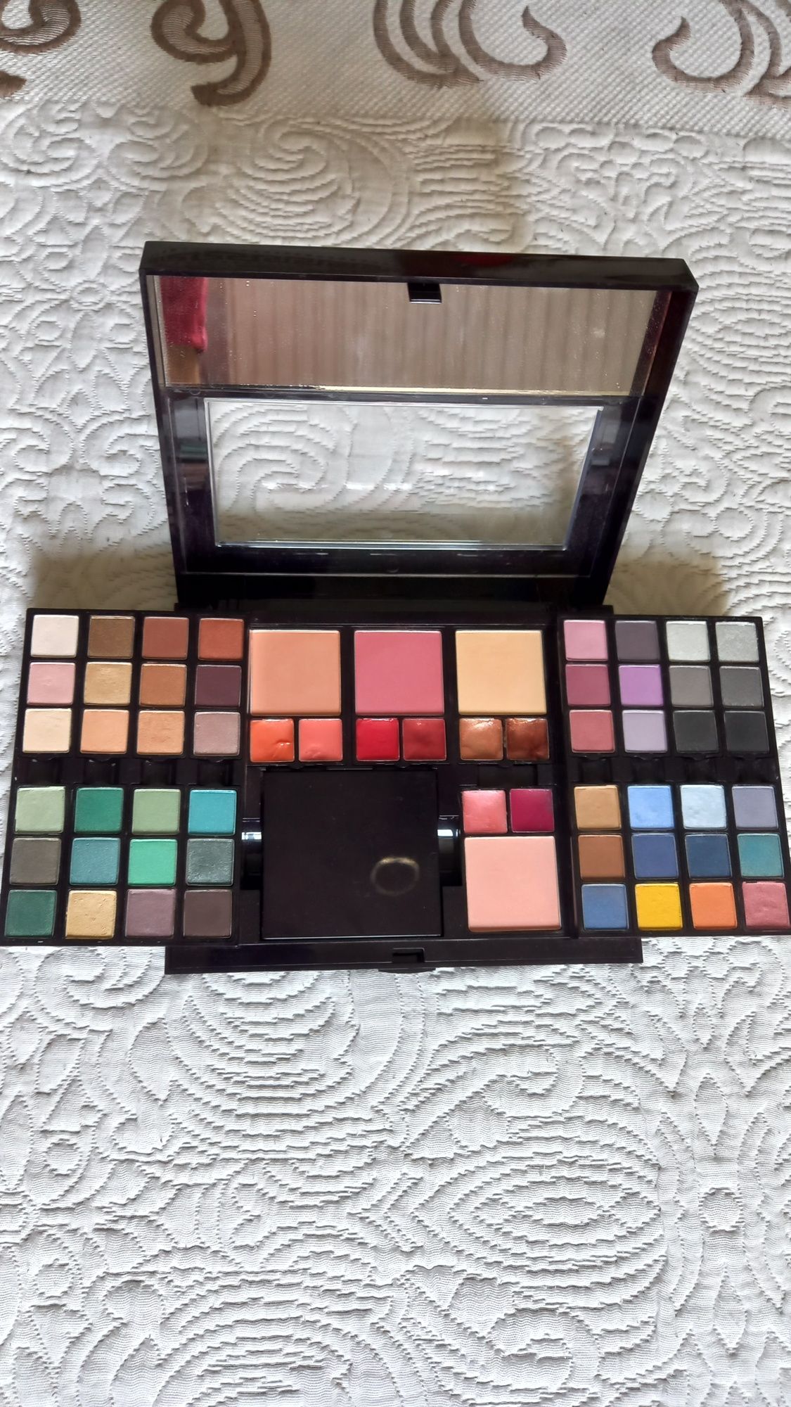 Paleta machiaj Yves Rocher 100lei