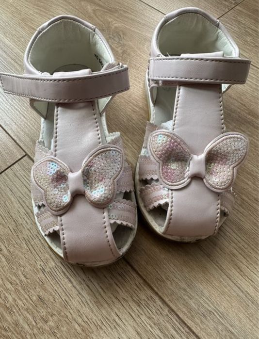 Sandale fete, 17cm (marimea 27), brant piele, folosite foarte putin.