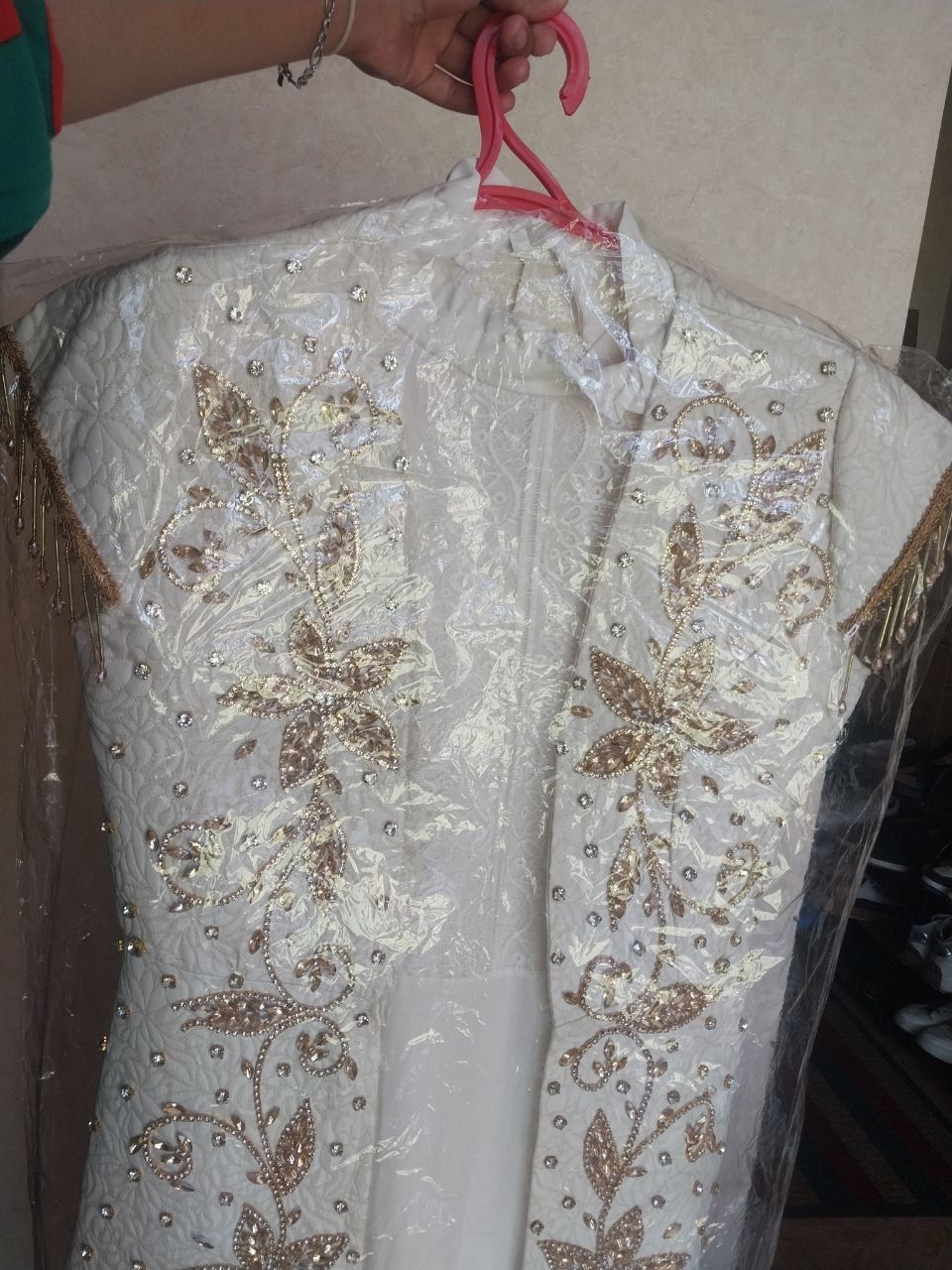 Ansambl sotiladi
