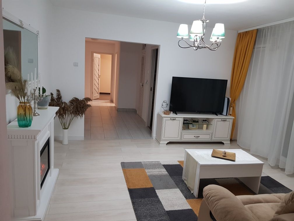 Vand apartament 3 camere - Decebal