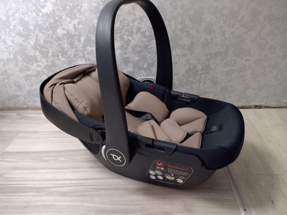 Продам коляску 3 в 1 Tomix Selena