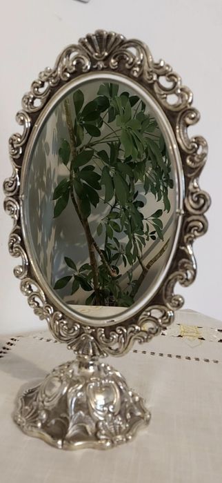 Oglinda cu picior rabatabila