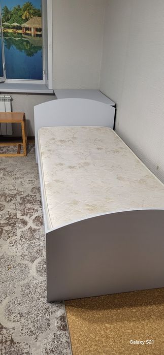 Продам кровати с матрацами