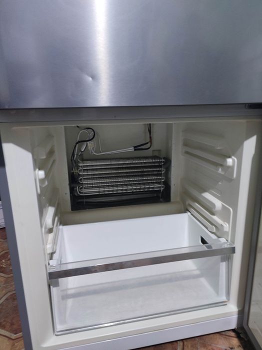 Продаю холодильник Midea